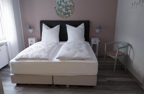 Oberhausen House | Flora Comfort Inn