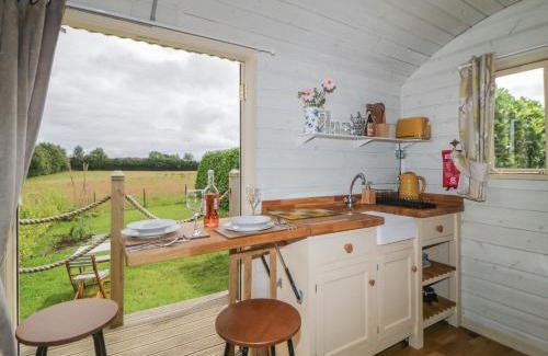Liskeard House | Flora's Hut