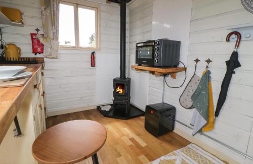 Liskeard House | Flora's Hut