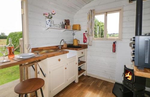 Liskeard House | Flora's Hut