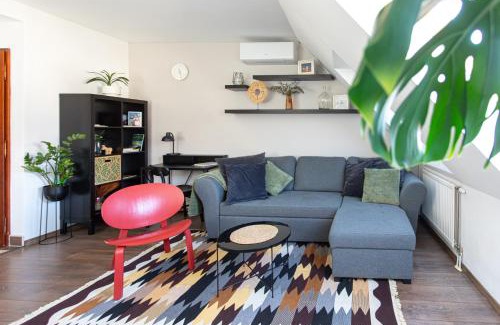Ferencvaros Apartment | Floral Bliss Apartment