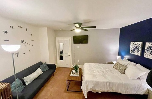 Garden Court Apartment | Floral Home I Spacious 3BD 1BA Gem I Sleeps 8