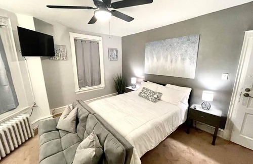 Garden Court Apartment | Floral Home I Spacious 3BD 1BA Gem I Sleeps 8