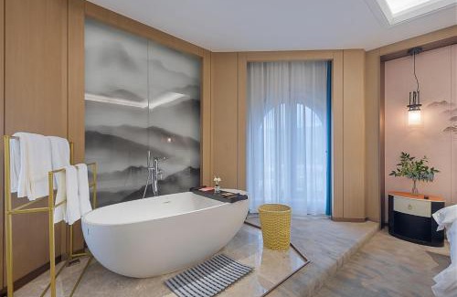 Jinhua Hotel | Floral Luxury Hengdian Jiuqilu B&B