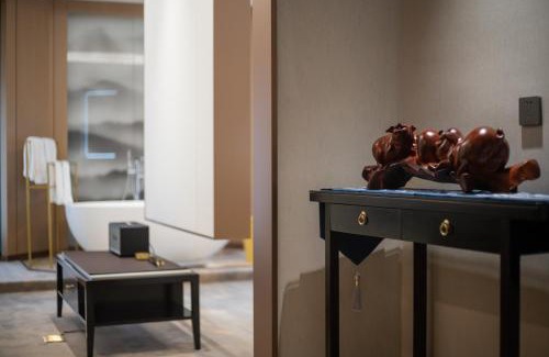 Jinhua Hotel | Floral Luxury Hengdian Jiuqilu B&B