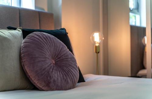Adelaide Central Business District Apartment | Floral on Frew 2BR Staycation CBD WiFi
