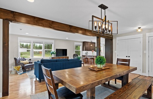 Florence House | Florence Farmhouse | Scenic Location | ♛ King & Queen Beds