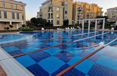 Chernomorets Apartment | Flores Garden - Menada Apartments