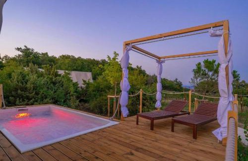 Gondolici Other | Floria Glamping Garden