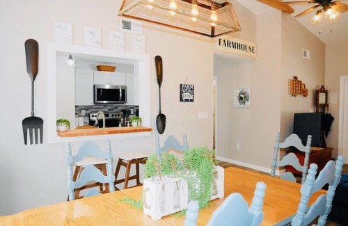 Bayou Oaks House | "Florida Farmhouse" in town bungalow where "Old Florida." meets modern comfort!