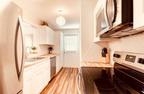 Bayou Oaks House | "Florida Farmhouse" in town bungalow where "Old Florida." meets modern comfort!