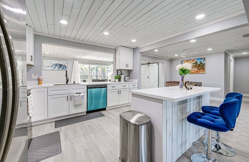Oakland Hills House | Florida Gulf Coast Getaway: Pool + Screened Lanai!