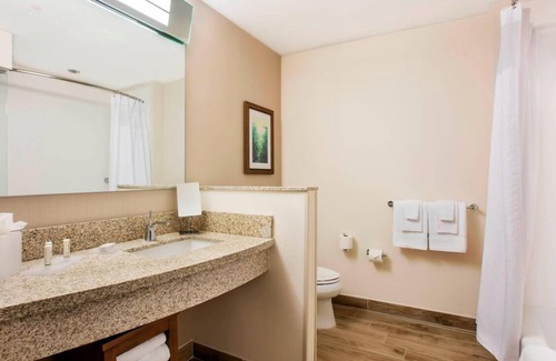 Marathon Hotel | Florida Keys Water Front Getaway | Near Historic Seven Miles Bridge