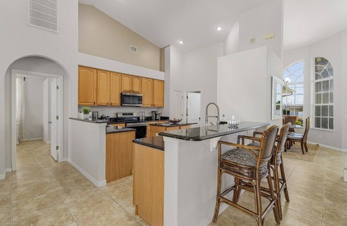 Diplomat House | FLORIDA LAKE HOUSE - Garden Lake CAPE CORAL 4 bedroom Bungalow