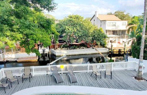 Palm Harbor House | Florida Life on the Water. Heated Pool, fishing, kayaks, gameroom