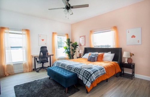 Bearss Plaza House | Florida Luxe, Brand new 4 Bed Property with a Private Jacuzzi