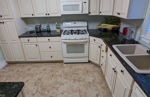 Fort Walton Beach House | Florida Sunshine @ The Pineapple by the Bay House Beach & Downtown FWB!