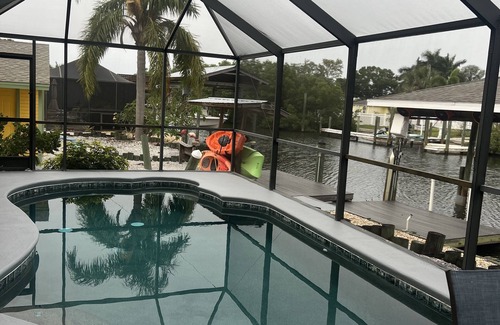 Southside Rural Community House | Florida waterfront home with pool and use of kayaks