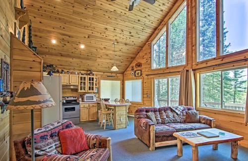 Florissant Cabin | Florissant Hilltop Hideaway w/Porch + Pond Access