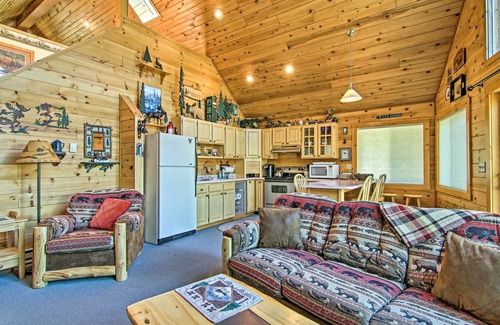 Florissant Cabin | Florissant Hilltop Hideaway w/Porch + Pond Access