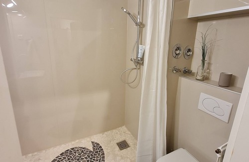 Schausende Apartment | Flossis Home Apartment - Flossis Home