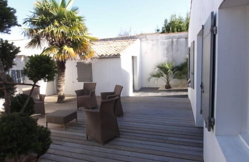 La Flotte House | Flotte Ile de RéHouse, Rhaeto-style, in the center of the village and close to the sea.