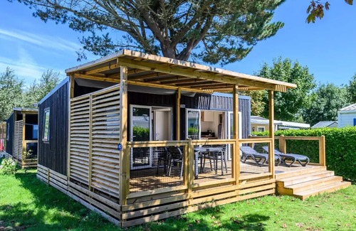 Penmarch House | Flower Camping Cap Finistère * - Mobil-Home Comfort 32m2 (3 bedrooms) + semi-covered terrace 10m2 + TV 6 persons