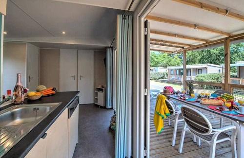 Saumur House | Flower Camping L'Ile d'Offard * - Homeflower Premium 26.5m2 (2 bedrooms) + CLIM + semi-covered terrace + TV + sheets + towels 5 people