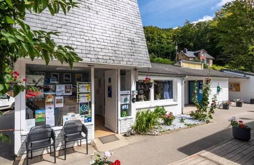 Yport House | Flower Camping La Chênaie * - Homeflower Premium 35m2 (3 bedrooms) + CLIM + semi-covered terrace + TV + sheets + towels 6 people