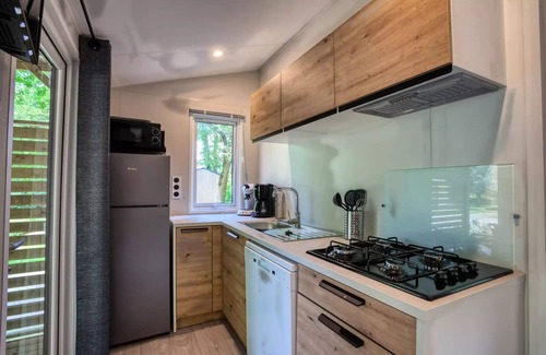 Tremolat House | Flower Camping LES BERGES DE LA DORDOGNE * - Mobil-Home Premium 33m2 Bahia - 3 bedrooms + semi-covered terrace +LV + TV + CLIM 6 people