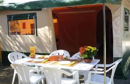 Ruoms House | Flower Camping Les Paillotes en Ardèche * - Bengali Canvas 25m² Standard (2 bedrooms - 5 people) (without sanitary facilities) 5 people
