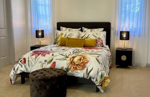 Blewitt Springs Cottage | Flower Farm Retreat