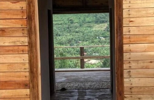Fort Portal Cabin | Flower Hill