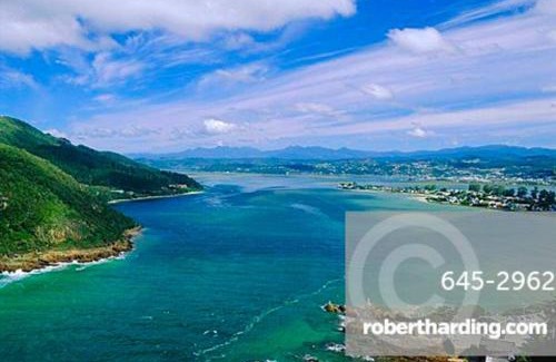 Hunter's Home House | Fluke Tide - Stylish Knysna Home with Pool & Views