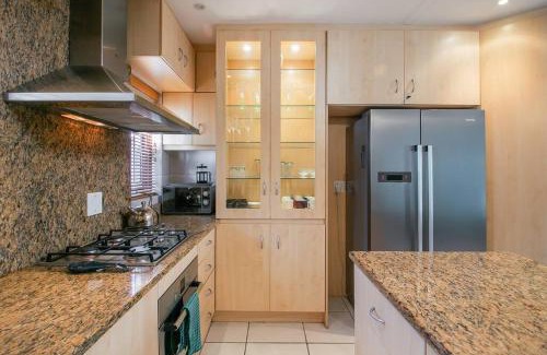 Hunter's Home House | Fluke Tide - Stylish Knysna Home with Pool & Views