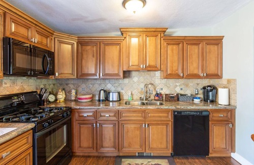 West Jordan House | FLY AWAY HOME- Family Events, Famous Skiing, 2 story fully furnished house!