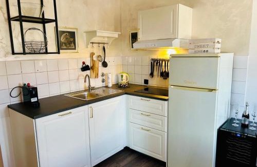Velika Gorica Apartment | Fly by Suite - Zagreb Airport - 0-24h Self check in&out - Parking on site