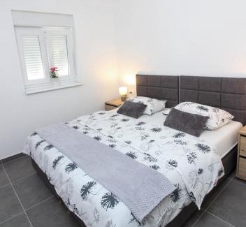 Cilipi Apartment | Fly in Apartment