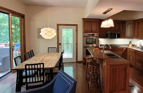 Jacksboro House | Flyers'Landing-Lakefront Home with 6 Bedrooms & Private Dock