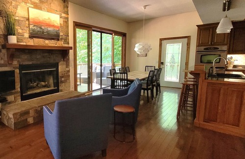 Jacksboro House | Flyers'Landing-Lakefront Home with 6 Bedrooms & Private Dock
