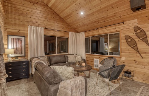 Coolin Cabin | Flying Arrow Cabin ~ Priest Lake with Lake Views 3 bedrooms Sleeps 12
