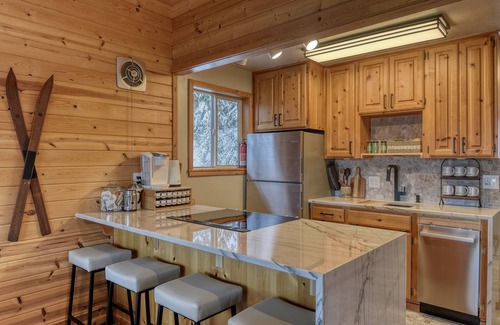 Coolin Cabin | Flying Arrow Cabin ~ Priest Lake with Lake Views 3 bedrooms Sleeps 12