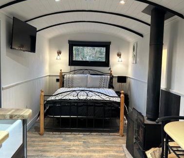 Bridgend House | Flying Scotsman Unique Carriage Pet Friendly! Lazy Spa can be available upon request with additional cost of 40