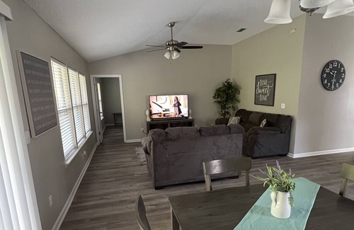 Westside House | (FM) Have this extravagant 3 bedroom house to yourself!!!