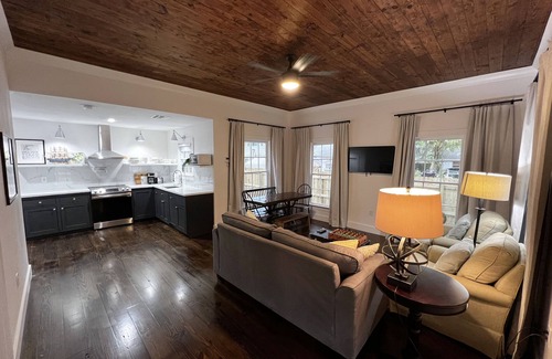 River District House | Fogarty Manor - Close to downtown and beaches, no cleaning