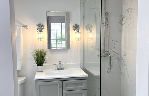 River District House | Fogarty Manor - Close to downtown and beaches, no cleaning