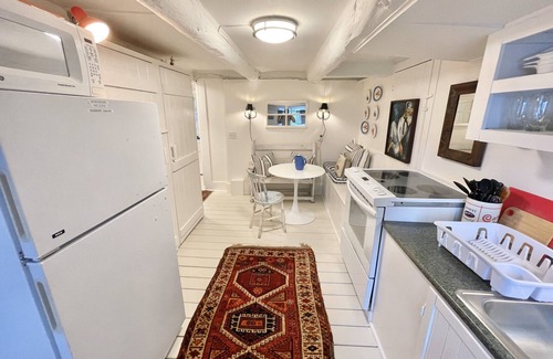 Manset Apartment | Fok-Sul - Dockside Getaway in a 1820's Dockhouse!