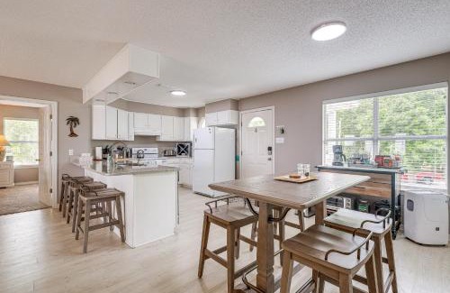 Foley House | Foley Beach Cottage with Waterfront Backyard!