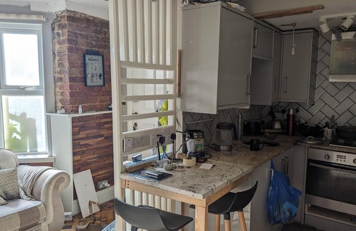 Folkestone Apartment | Folkestone - 1BR Apartment - Sauna - Pet Friendly