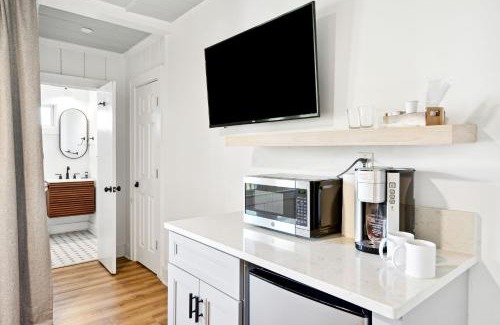 Folly Beach Hotel | Folliday Inn - The Overnighter - Room 25